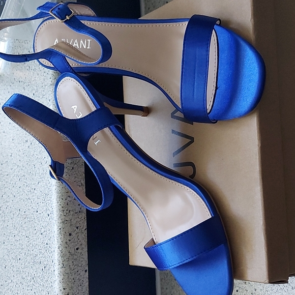 Avanti Shoes - AVANTI BLUE 👠 HEELS SIZE 8.5